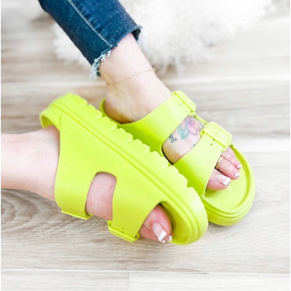 BNIB TOP MODA SLIDES - Picture 2 of 2